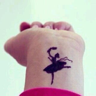 أبي المتابعة حقتي الفولو باك هنا @AFRAH0360  و لا تتابعني بس تابع الحساب و بتابعك.