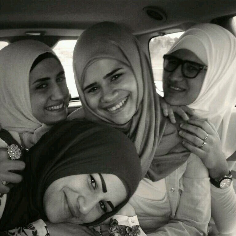 “Love all, trust a few, do wrong to none ” Economics student at LU ... Asil my joy ♥
