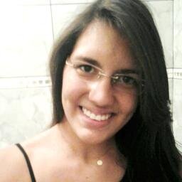 Um dia sem sorriso é um dia perdido. Eu me protejo da maldade sendo feliz, porque eu me vingo perdoando. Preserve-se, cuide da sua energia, proteja a sua luz !