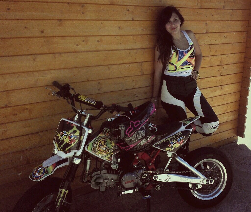 andreamr46's profile picture. Mamá ❤
Amor y pasión por el motociclismo 🏍
Enamorada de la literatura infantil 📚
Love nature 💚

•
Instagram: @andriugas