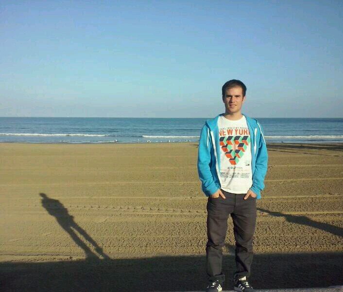No te tomes la vida demasiado en serio, nunca saldrás vivo de ella. Amante del fútbol. http://t.co/hcgRZf5CUn