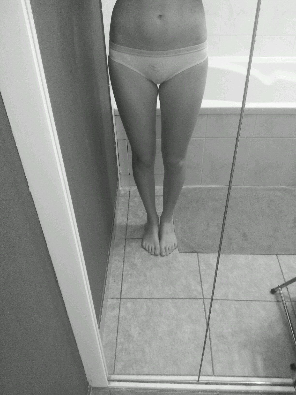 Je souris pour ne pas être jugée, je fais tout pour rentrer dans les normes de cette putain de société. Départ : 47kg. | But : 43kg.