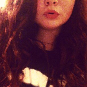 I'm alicia melanie mcleod and I live in england but I'm German/English LOLZ I'm a very hyper person but shy when I first meet people ?! *kiss* #directioner