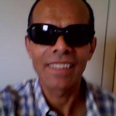 Moreno, calvo, 50a. Alto, esbelto.Funcionário Publico, na ativa. Solteiro.