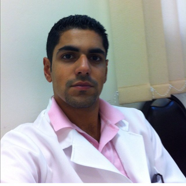 طبيب جلدية كويتي، خريج الكلية الملكية للجراحين(دبلن). حساب للمعلومات المتعلقة بصحة الجلد و جماله Instagram: @dr_altaleb
