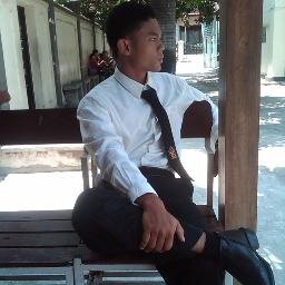 Mahasiswa UNISRI Surakarta prodi administrasi negara, tim kesukaan chelsea, hobi travelling, lajang.