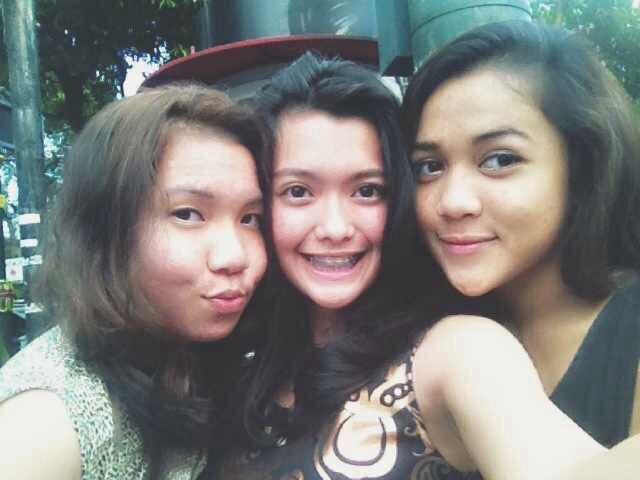 Law of UGM'13
ask.fm : sarahshafiyah