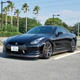 アースカーでカーシェアリングを使ってみよう！あのGT-Rが、あのポルシェが、15分単位で、しかも「年齢制限なし」で借りられます。インターネットとIDカードで無人手続きが可能です。24時間 365日 いつでも予約・利用OK。入会費無料、月額基本料0円！詳しくは下記URLをクリック！