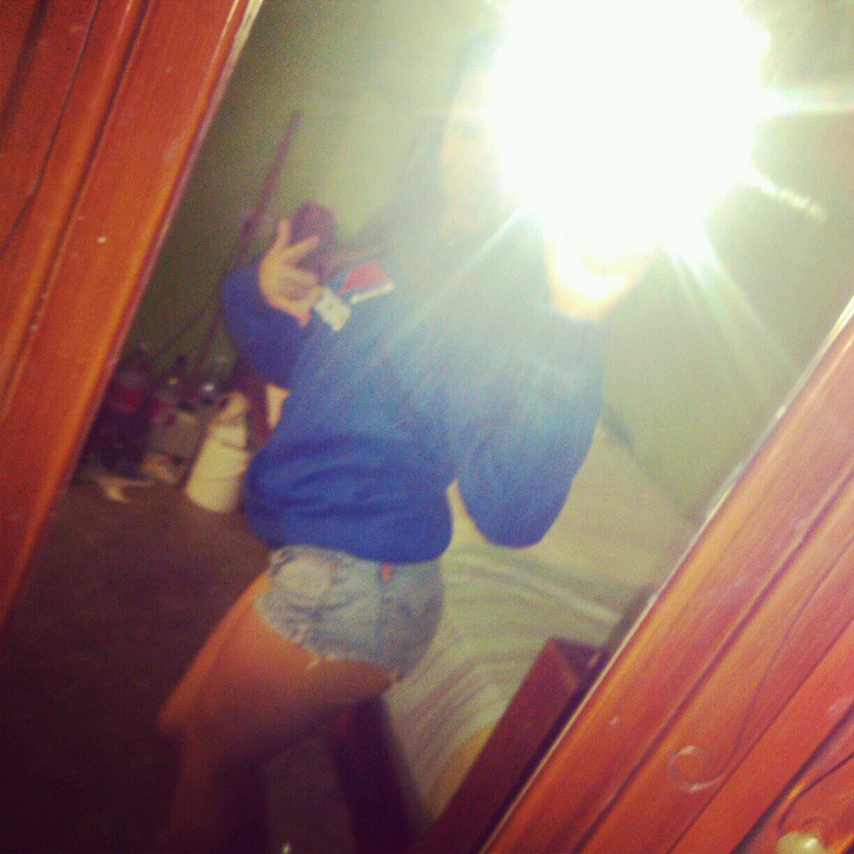 Hola me llamo EdimarGalindez♥ Sígueme y te seguiré Si  Me quieres agregar en el facebook; Buscamee;)