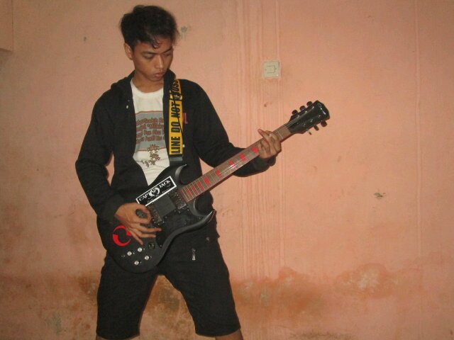 sleng'ean. tapi tetep punya sikap :)
