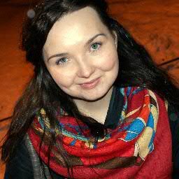 очень доверчивая птица, своими повадками иногда напоминающая человека