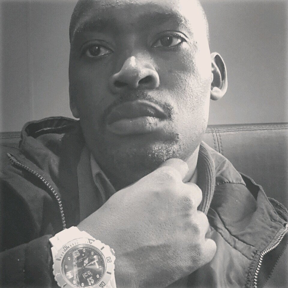Ordinary guy who takes life as it comes, humour when is necessary & please respect