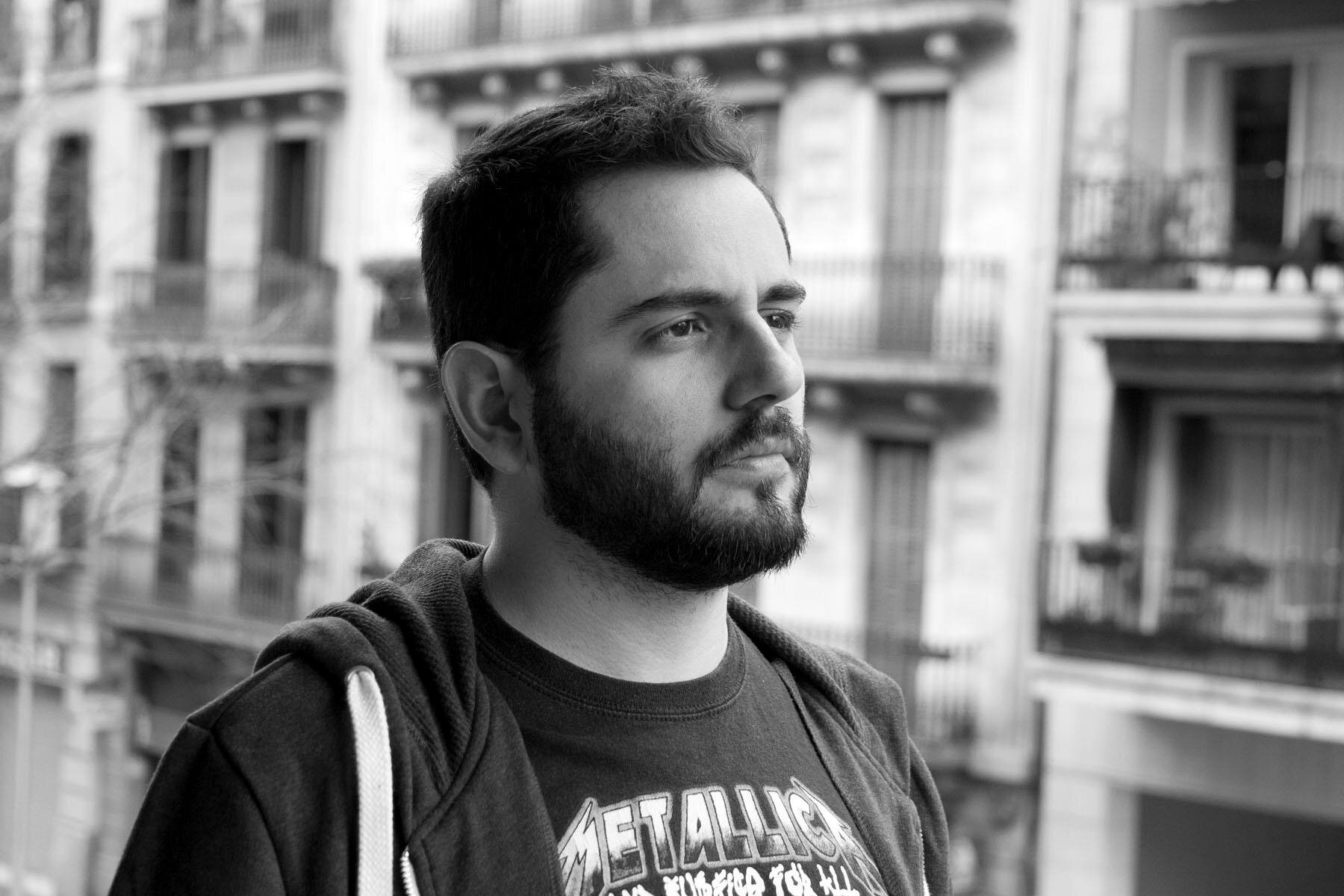 Ilustre ignorante y chelo en orquesta grindcore