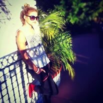 studentessa,thaibox,danza,canto,olivia holt