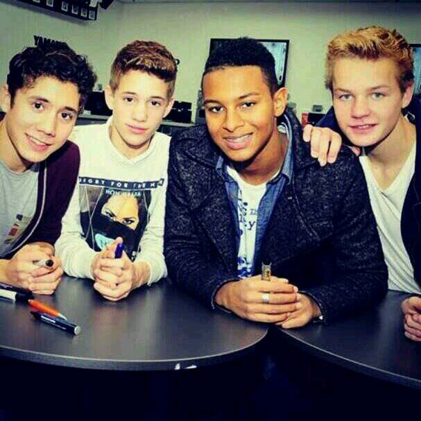 Braviour//Mainiac follow ons ! als je dat bentt ←← lovee Rein Daan Nils en Owen ♡♡ // Kaj Jai Samuel Cassius Dioni ♡♡ half directionerr xx