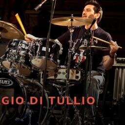 batterista-musicista con alle spalle esibizioni di festival nazionali ed internazionali. Collaborazioni artistiche internazionali e nazionali.