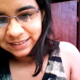 cafe ou água  ouvindo um bom rock n ´roll não cai nada mal para uma garota determinada .