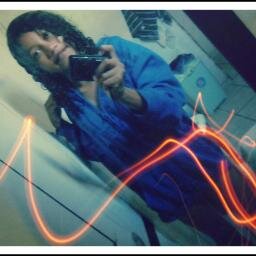 ㅤ ㅤㅤ ''Porque eu só vivo pensando em você,É sem querer, você não sai da minha cabeça mais''