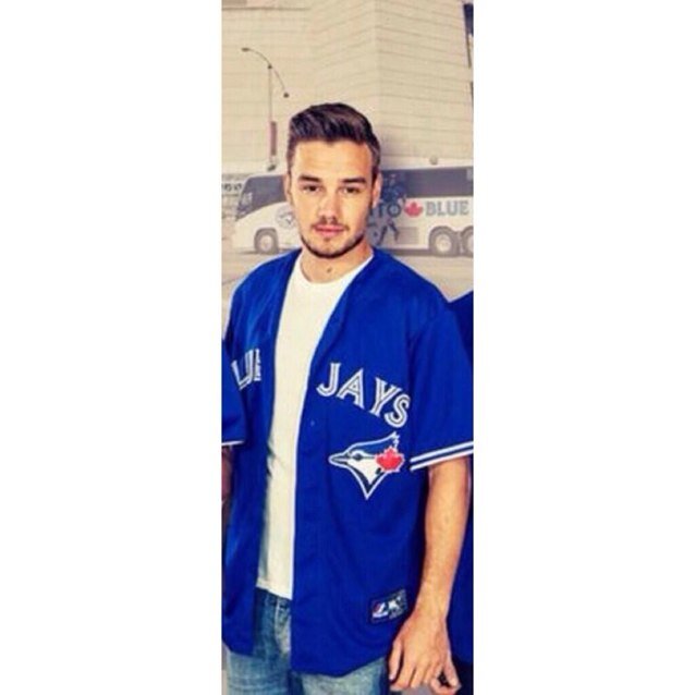 Meetup will be on August 1st 2014 from 5:00PM until the concert starts! Between gates 5&6 oustide the Rogers Centre! HOSTED BY @cottoncandyliam AND @supzjm !