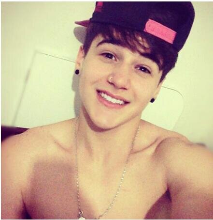 Nem Todo ANJO tem asas Mas eles simplesmente  tem o Poder de ti fazer SORRIR ♡ 11/12/13 ALEX MAPELI