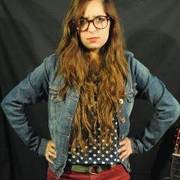 Soñadora de un mejor futuro. Amante de los animales y el rock. Ingeniera Comercial picada a Minera en el mundo laboral.