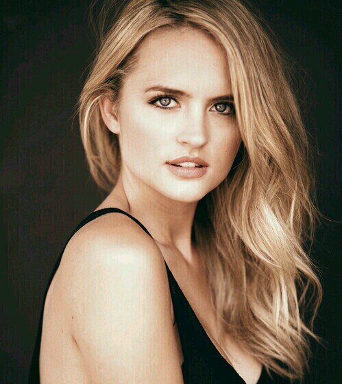 My name is Tara Markov, Princess of Markovia. I used to be a Teen Titan but I wanted to be something more. @AccursedElf is my king. #SV # 18+