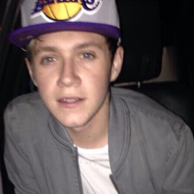PLEASE FOLLOW @suchzayn SHE FOLLOWS BACK JUST ASK