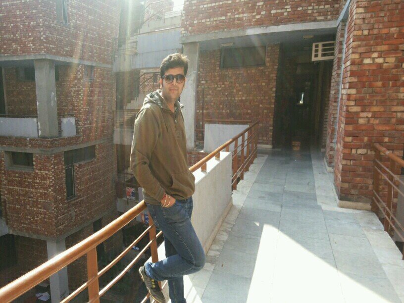 lov to sit idle n like to see how rats running all over the world just to earn papers (money)