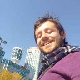 Hombre de utopías, educador de sueños, creyente que es hombre, ansioso buscador...