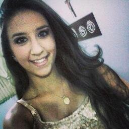 As pessoas me olham dos pés a cabeça, observam meu jeito, minhas roupas, meu cabelo e já acham que me conhecem o bastante pra me julgar.