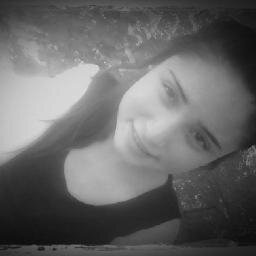 No confundas mi PERSONALIDAD, con mi ACTITUD ...Mi personalidad es quien soy  yo , mi actitud depende de quien seas TU.