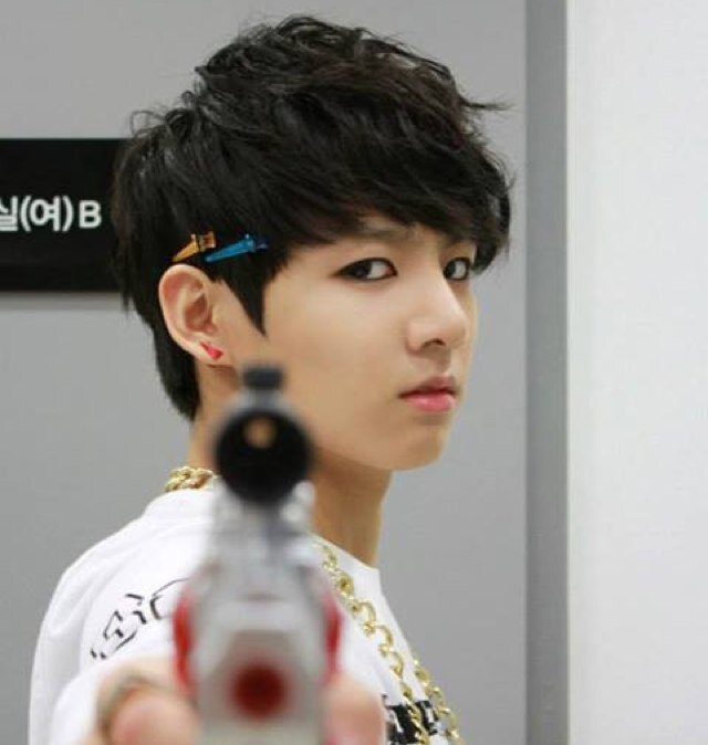 Hello เป็นพรีมาดอนน่า รักBigbang เวิ่น BTS(เรามีสองแอคนะอันนี้แอคสำรอง แอคหลักคือ@MomayPTนะ) มีรัยฟอลแอคหลักนะ:)