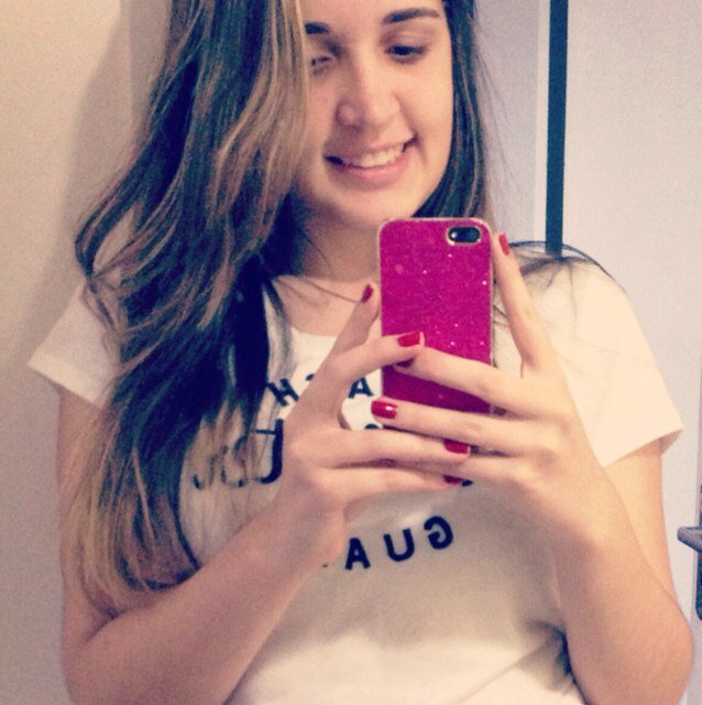 Ser feliz nem sempre significa que tudo é perfeito. Significa que você decidiu olhar além das imperfeições. Insta: @raissaserrano