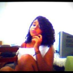 ''A vida me ensinou a dizer adeus ás coisas que amo,sem tirá-las do meu coração.'' (Harry Potter) ✌  ♔  ☮  ♪♫ ✘