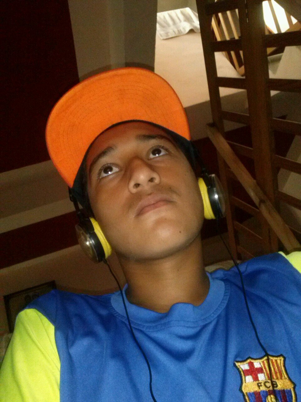 me gusta mucho el futbol escuchar musica estar con mis amigos y pasarla bien