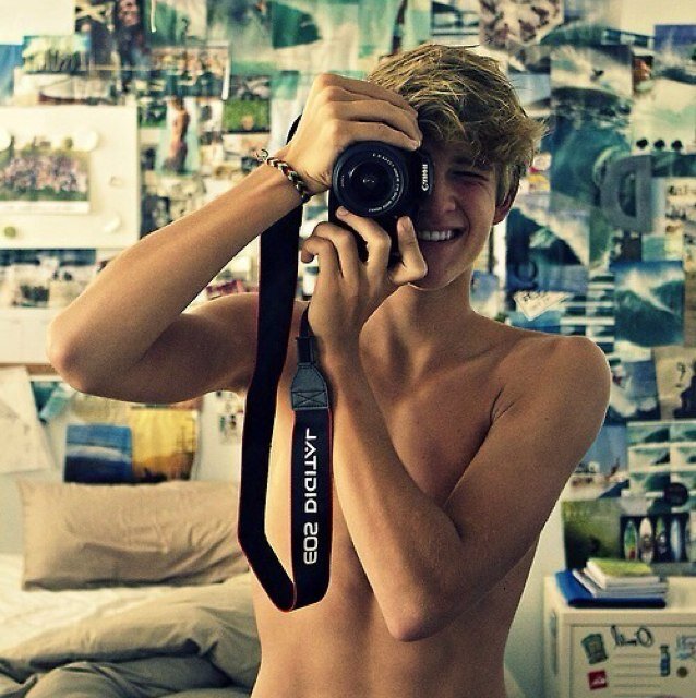 Since i gave you a free follow please do me a favor and follow @lucymachelx
