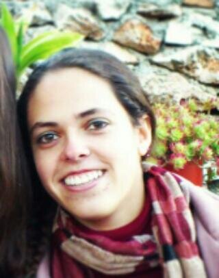 solo pido una sonrisa en mi cara,en si... casi nada...