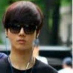 follow @yehezkieI