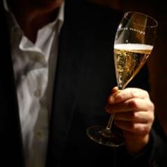 Veel geld, champagne, lekker eten en mooie feesten...