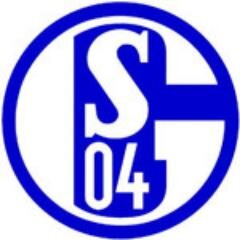 Stolzes Mitglied des FC Schalke 04. Kaffee-Liebhaber. Bier-Trinker. Malle-Fan. Mag Irland. Lehnt den Feminismus ab. Ist humorvoll. Redet Klartext. Enjoy Live.