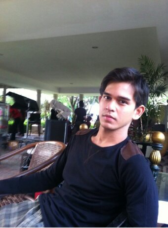 Official azofers dari Samarinda,always support @azofrangga . Cinta yang sama pukul 19.45 wib @sctv cast :@azofrangga We're Azofers♥ 311013