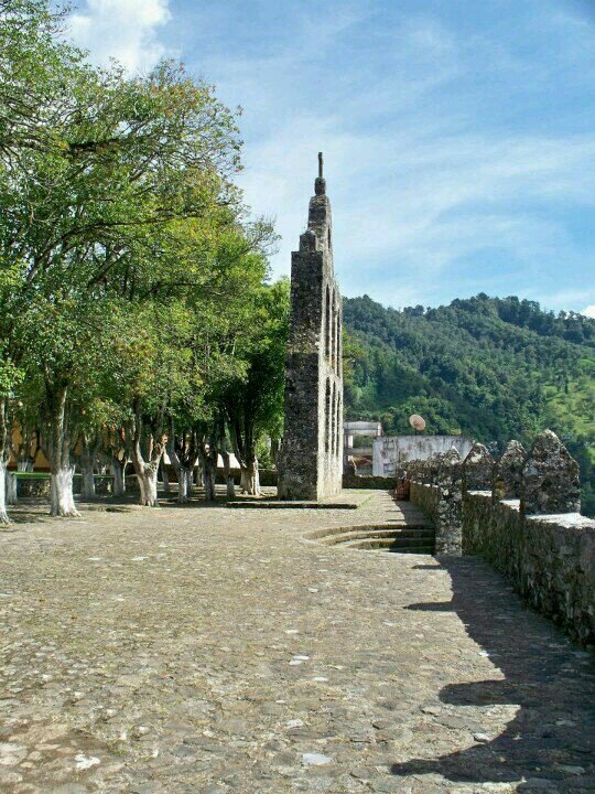 Molango se caracteriza por las  enormes montañas y profundas barrancas, de tupida vegetación.