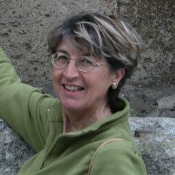 Dignoise attachée à sa ville, active en associations, aime la randonnée, le vélo, l'histoire, le patrimoine, le chant, la convivialité...