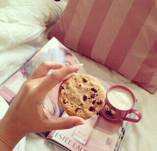 ‏I love my life as long as there are humans causes me happiness(إن غبت ولم تجدوني سأكون بحاجه لدعائكم فقط♥ )