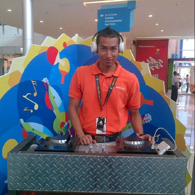 Amante de la Musica! Practicando para llegar a el nivel de los grandes Dj's en Panama como Dj Ipsen y Dj Markito #Profetas '☺͡'