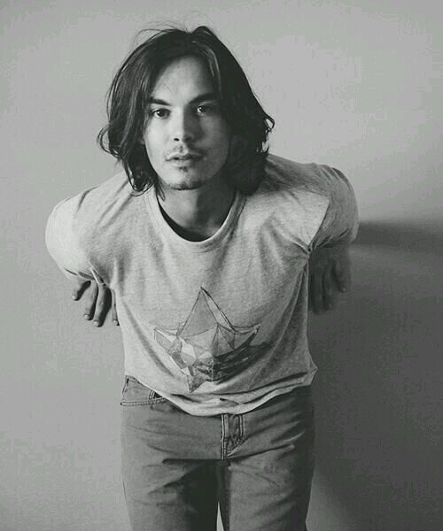 27. Actor, interpreto a Caleb en Pretty Little Liars.