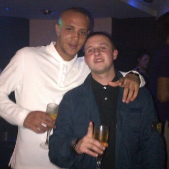 Ex player for fleetwood town fc. Now playing for Afc Fylde I'm also a proud father of 3 Sienna Reon and Corey.