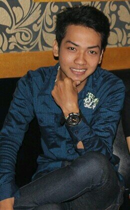 Jadilah  mimpi yang menyelinap saat ia tak sadar diri dan terbangun tanpa tahu jika hatinya telah tercuri :)
