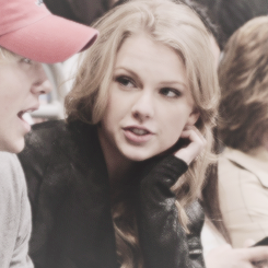 torno su @breakablerope. seguitemi lì. bye. ❤