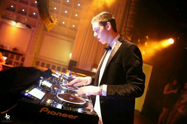 DJ  Boekingen ? Info@mycelium.nl
